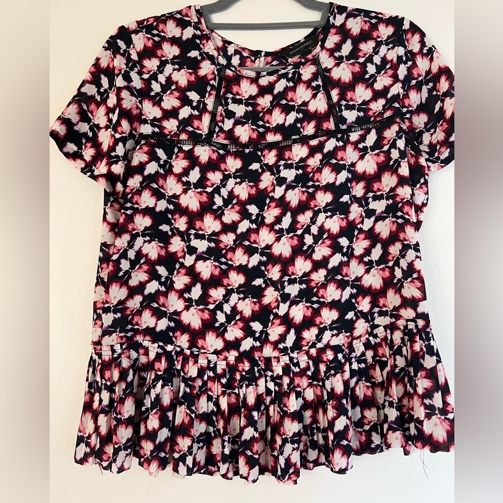 Banana Republic small petite top causal and stylish